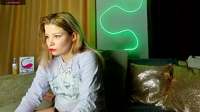 Leila purr18 online show from February 7, 2025, 7:17 pm