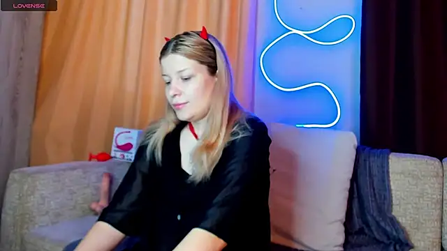 Leila purr18 online show from February 13, 2025, 7:24 am
