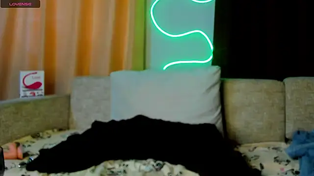 Leila purr18 online show from February 25, 2025, 8:25 am