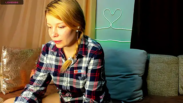 Leila purr18 online show from March 15, 2025, 2:56 am