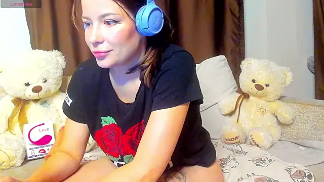 Leila purr18 online show from October 5, 2025, 9:13 pm