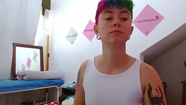 Snapshot of tomboyblue chatting on October 25, 2025, 6:02 pm tomboyblue online show from October 25, 2025, 6:02 pm