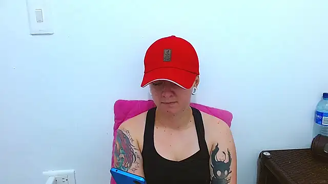 tomboyblue online show from December 3, 2025, 3:21 pm