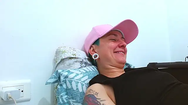 tomboyblue online show from February 6, 2026, 6:11 pm