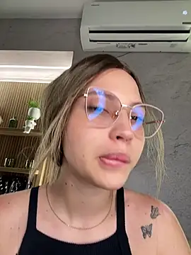 Snapshot of Ary1_ chatting on October 18, 2025, 3:31 am Ary1 online show from October 18, 2025, 3:31 am