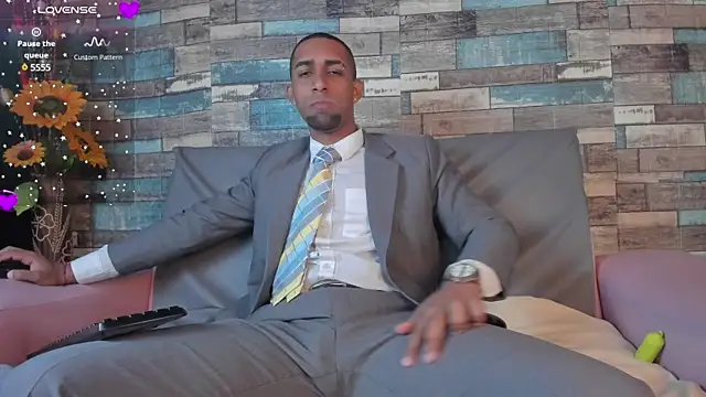 Snapshot of Paolo_johnson chatting on February 13, 2025, 3:39 am Paolo johnson online show from February 13, 2025, 3:39 am