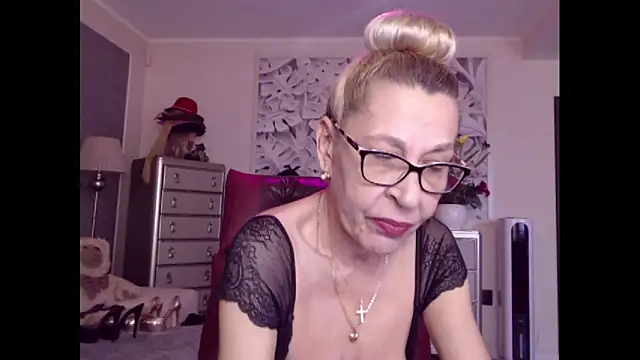 Snapshot of HornyMilf_555 chatting on October 13, 2025, 10:59 am HornyMilf 555 online show from October 13, 2025, 10:59 am