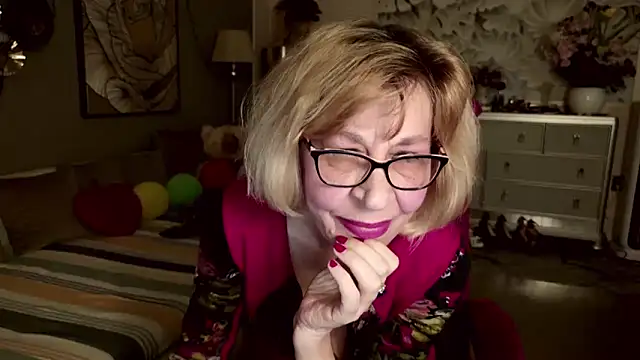 HornyMilf 555 online show from May 12, 2026, 5:15 am