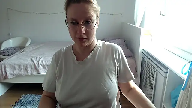 Snapshot of MariaValentine chatting on March 21, 2026, 7:02 am MariaValentine online show from March 21, 2026, 7:02 am