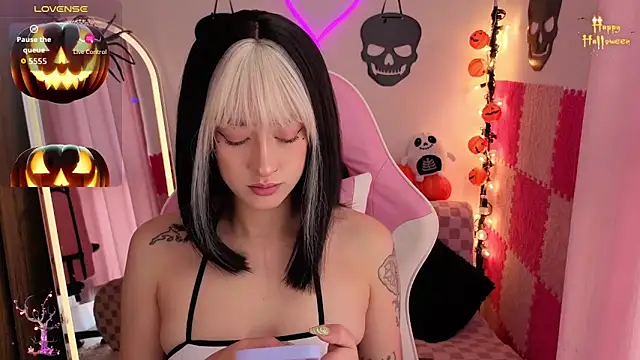 Snapshot of violet_ch chatting on October 24, 2025, 5:31 pm violet ch online show from October 24, 2025, 5:31 pm