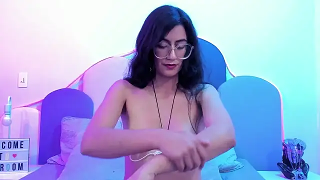 SophieGomez22 online show from February 6, 2025, 2:04 pm