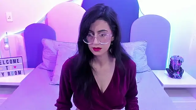 SophieGomez22 online show from February 10, 2025, 11:15 am