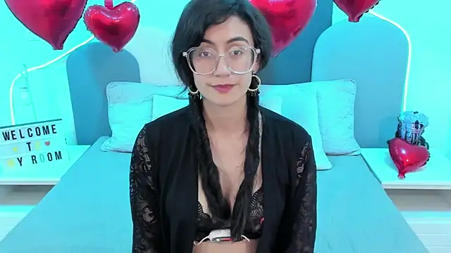 SophieGomez22 online show from February 13, 2025, 5:33 pm