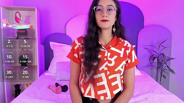 SophieGomez22 online show from November 7, 2025, 11:32 am