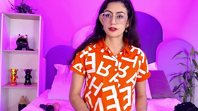 SophieGomez22 online show from May 4, 2026, 11:17 am
