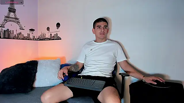 Snapshot of Ares_Johnson chatting on December 3, 2024, 5:45 pm Ares Johnson online show from December 3, 2024, 5:45 pm