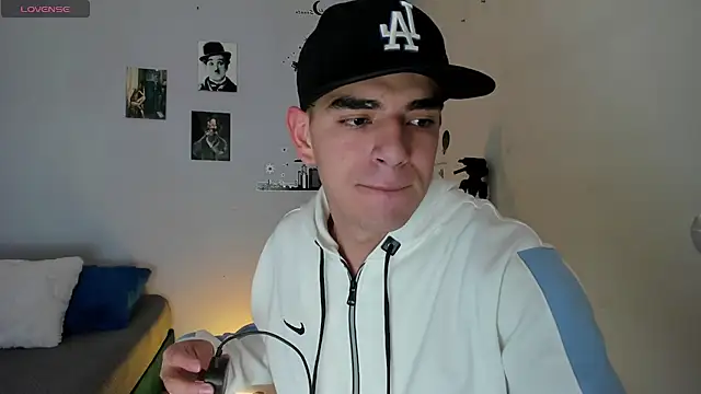 Snapshot of Ares_Johnson chatting on December 27, 2024, 6:20 pm Ares Johnson online show from December 27, 2024, 6:20 pm