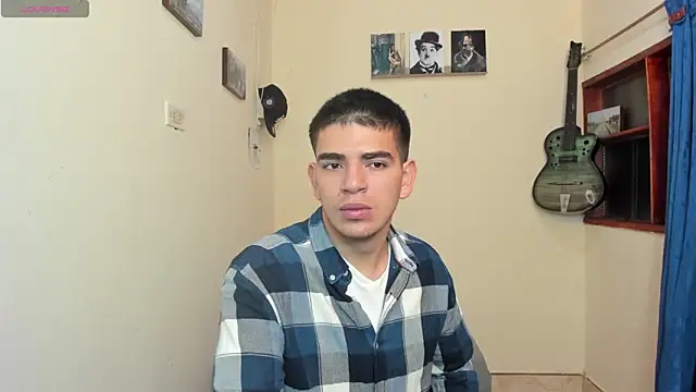 Snapshot of Ares_Johnson chatting on February 4, 2025, 2:32 pm Ares Johnson online show from February 4, 2025, 2:32 pm