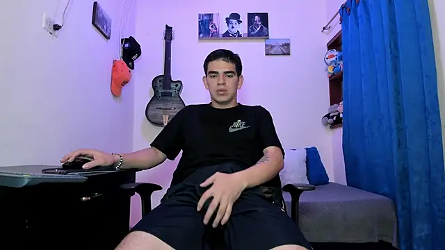 Snapshot of Ares_Johnson chatting on February 19, 2025, 6:43 pm Ares Johnson online show from February 19, 2025, 6:43 pm