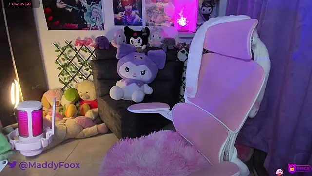 MaddyFooxx online show from April 16, 2026, 1:17 am