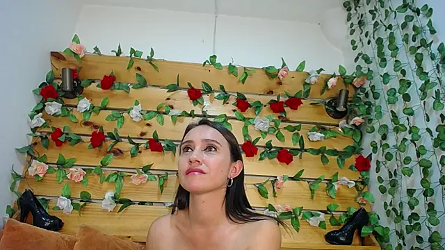 Snapshot of daniela_casallas_ chatting on January 15, 2025, 2:35 pm daniela casallas  online show from January 15, 2025, 2:35 pm