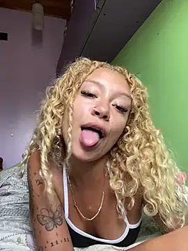 darkazulqueen2 online show from February 27, 2025, 7:04 pm