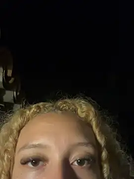 darkazulqueen2 online show from March 4, 2025, 5:32 am