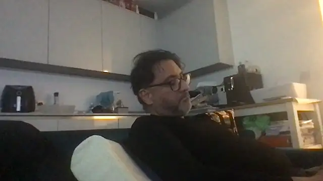 Snapshot of Robin007 chatting on October 31, 2025, 2:29 pm Robin007 online show from October 31, 2025, 2:29 pm