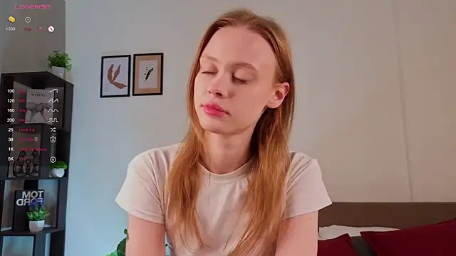 Snapshot of TaraSims chatting on September 25, 2025, 11:30 pm TaraSims online show from September 25, 2025, 11:30 pm