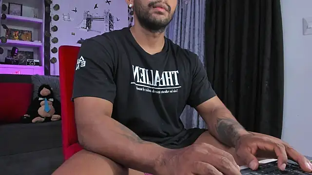 Snapshot of Couple_muscle1 chatting on October 3, 2025, 11:02 pm Couple muscle1 online show from October 3, 2025, 11:02 pm