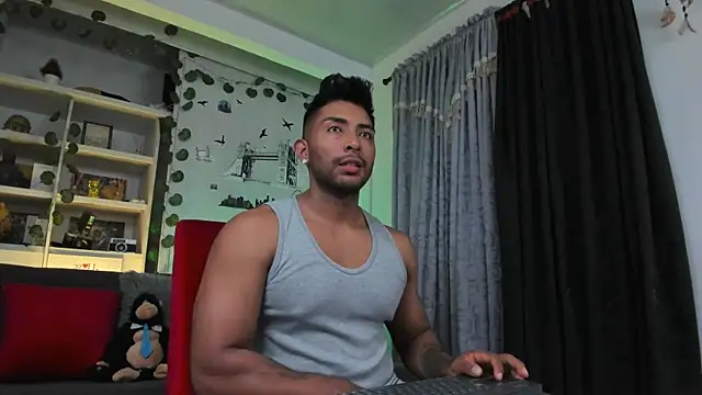 Snapshot of Couple_muscle1 chatting on October 7, 2025, 9:56 pm Couple muscle1 online show from October 7, 2025, 9:56 pm