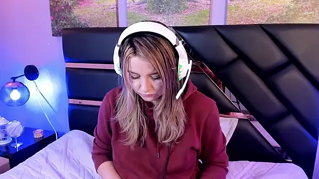 Annie mone online show from December 10, 2024, 9:00 pm