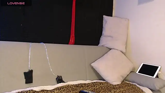 Strawberry queen91 online show from February 5, 2025, 5:09 pm