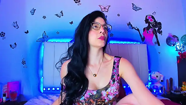 caro lyne  online show from February 17, 2026, 4:13 pm