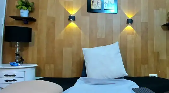 marianaa90 online show from January 11, 2025, 3:42 pm