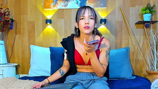 marianaa90 online show from April 30, 2026, 1:28 pm