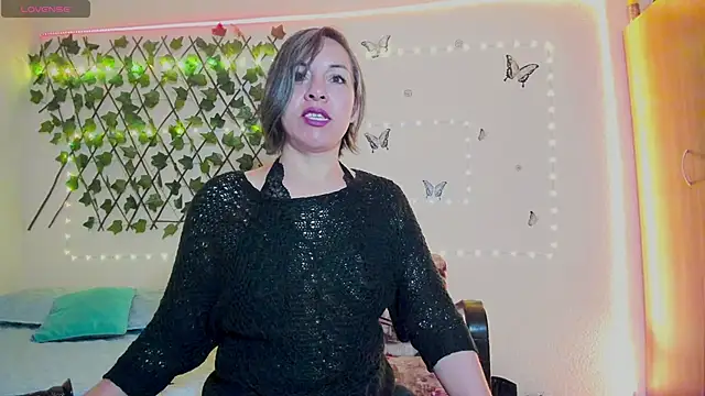 Snapshot of Lady_breaks_hearts chatting on September 22, 2025, 10:28 am Lady breaks hearts online show from September 22, 2025, 10:28 am