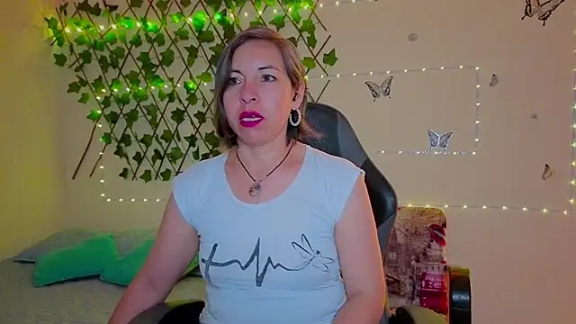 Snapshot of Lady_breaks_hearts chatting on October 15, 2025, 10:37 am Lady breaks hearts online show from October 15, 2025, 10:37 am