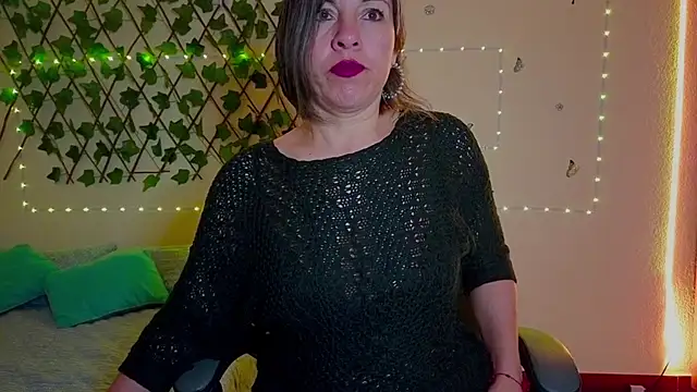 Snapshot of Lady_breaks_hearts chatting on October 16, 2025, 10:27 am Lady breaks hearts online show from October 16, 2025, 10:27 am