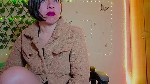 Snapshot of Lady_breaks_hearts chatting on October 29, 2025, 10:06 am Lady breaks hearts online show from October 29, 2025, 10:06 am