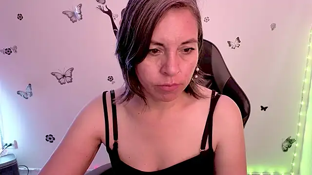 Lady breaks hearts online show from May 8, 2026, 1:16 pm