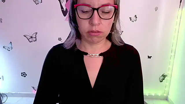 Lady breaks hearts online show from May 12, 2026, 1:19 pm