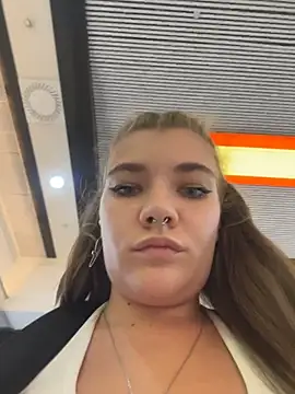Snapshot of Holy_Tereza chatting on July 14, 2026, 3:40 pm Holy Tereza online show from July 14, 2026, 3:40 pm