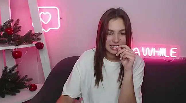MilanaAngelAs online show from December 23, 2024, 10:32 am