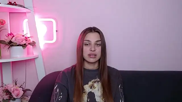 MilanaAngelAs online show from April 21, 2026, 7:39 pm