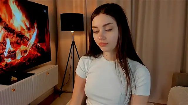 CarmenMoore26 online show from March 17, 2025, 9:55 pm