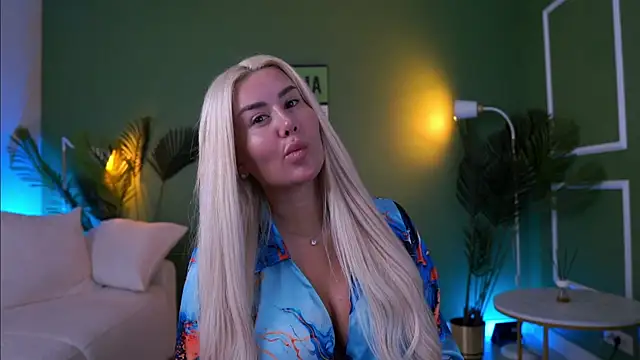 EvaZane online show from May 17, 2026, 9:49 am