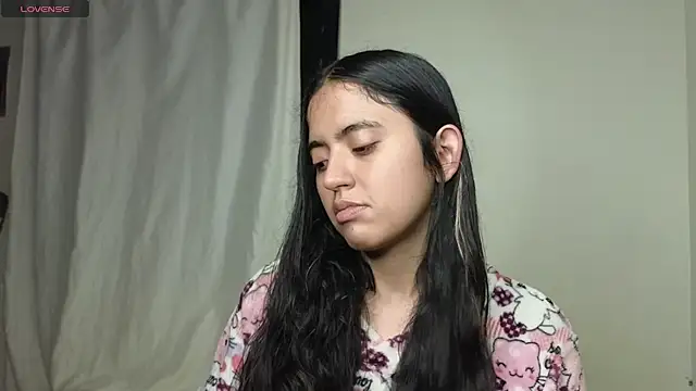 Snapshot of ViolettaSummer chatting on October 12, 2025, 12:20 am ViolettaSummer online show from October 12, 2025, 12:20 am