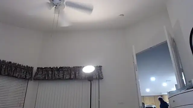 Walkingboots online show from February 8, 2026, 9:23 am