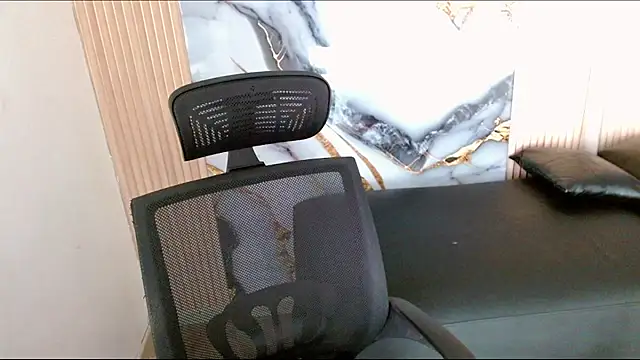 Snapshot of Dollbehavior_ chatting on October 22, 2025, 11:21 am Dollbehavior online show from October 22, 2025, 11:21 am